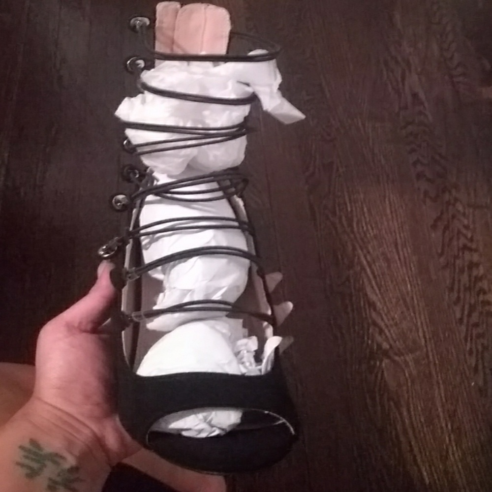 Shoes - Picture 2 of 4